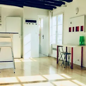 cosy-25-sqm-studio-in-heart-of.fr-paris.fr/